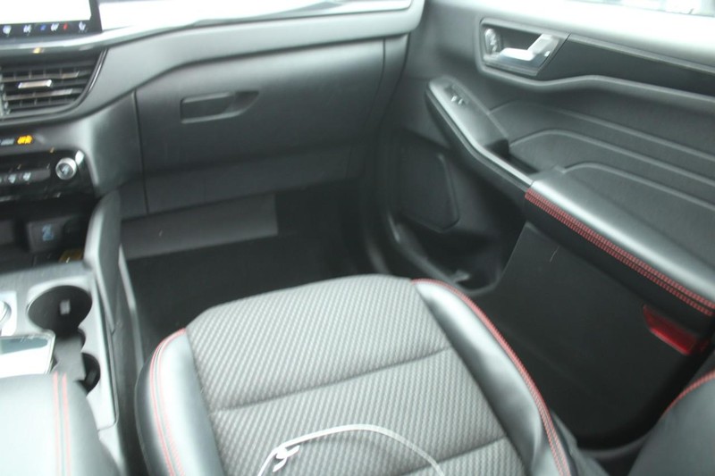 Ford Escape Vehicle Full-screen Gallery Image 13