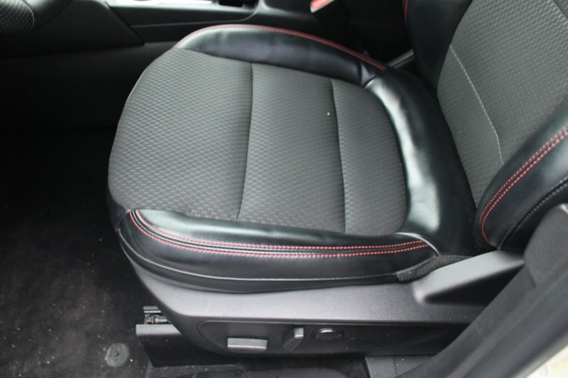 Ford Escape Vehicle Full-screen Gallery Image 15