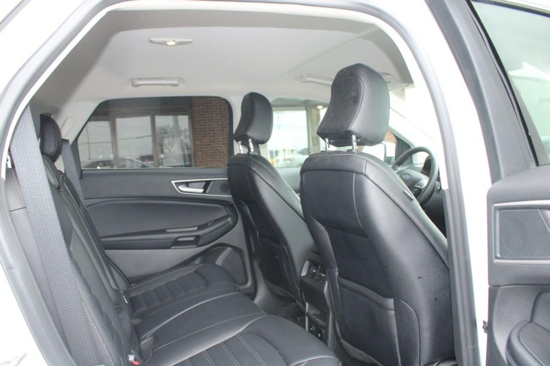 Ford Edge Vehicle Full-screen Gallery Image 09