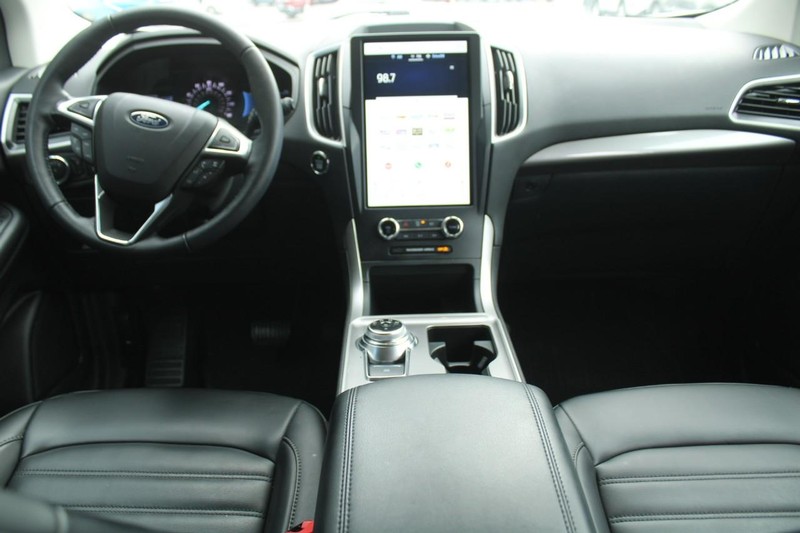 Ford Edge Vehicle Full-screen Gallery Image 10