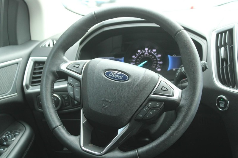 Ford Edge Vehicle Full-screen Gallery Image 11