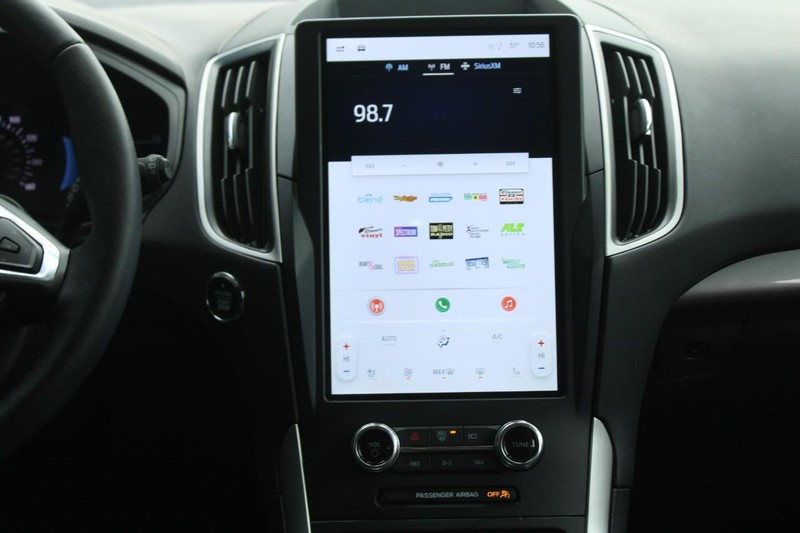 Ford Edge Vehicle Full-screen Gallery Image 12