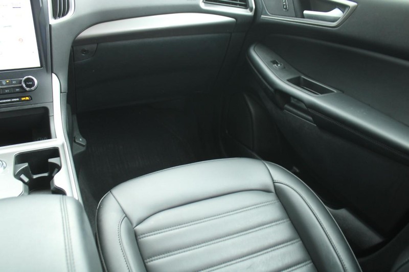 Ford Edge Vehicle Full-screen Gallery Image 13