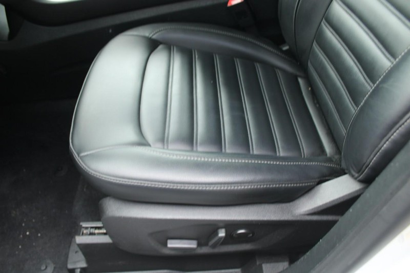 Ford Edge Vehicle Full-screen Gallery Image 15