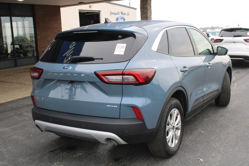 Ford Escape Vehicle Full-screen Gallery Image 03