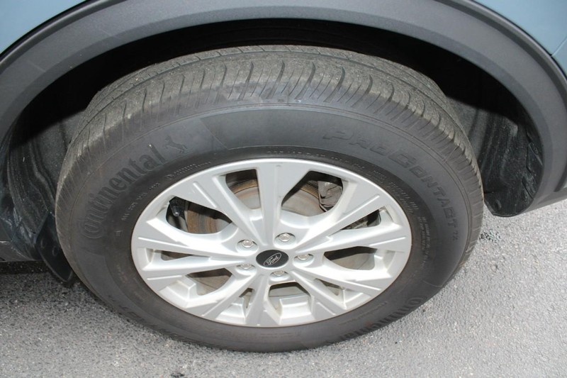 Ford Escape Vehicle Full-screen Gallery Image 07