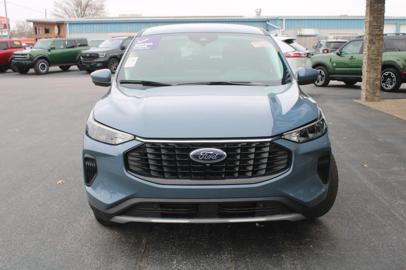 Ford Escape Vehicle Full-screen Gallery Image 08