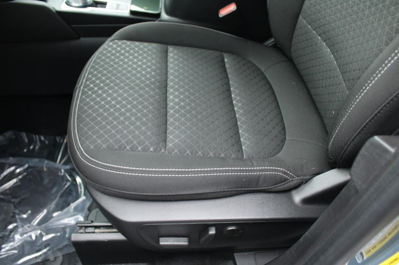 Ford Escape Vehicle Full-screen Gallery Image 15