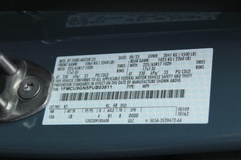 Ford Escape Vehicle Full-screen Gallery Image 16