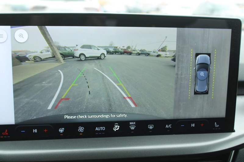 Ford Escape Vehicle Full-screen Gallery Image 20