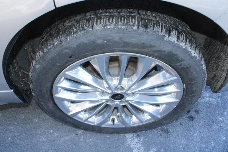 Ford Edge Vehicle Full-screen Gallery Image 07