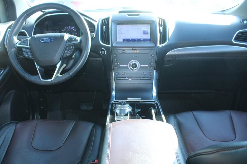 Ford Edge Vehicle Full-screen Gallery Image 10