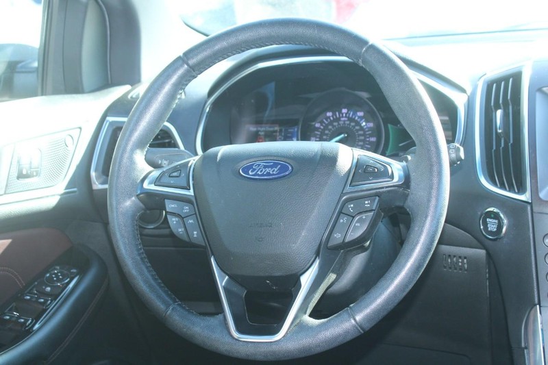 Ford Edge Vehicle Full-screen Gallery Image 11