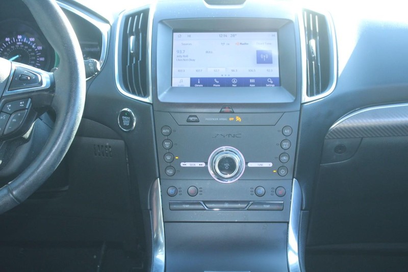 Ford Edge Vehicle Full-screen Gallery Image 12