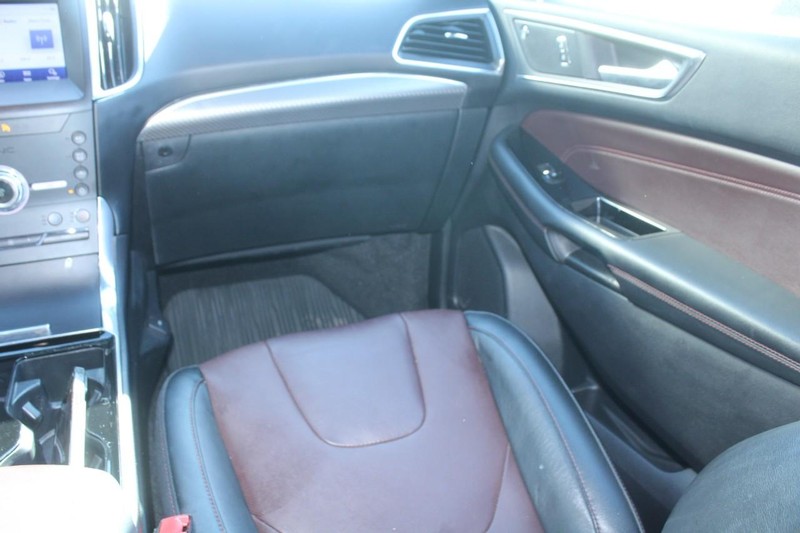 Ford Edge Vehicle Full-screen Gallery Image 13