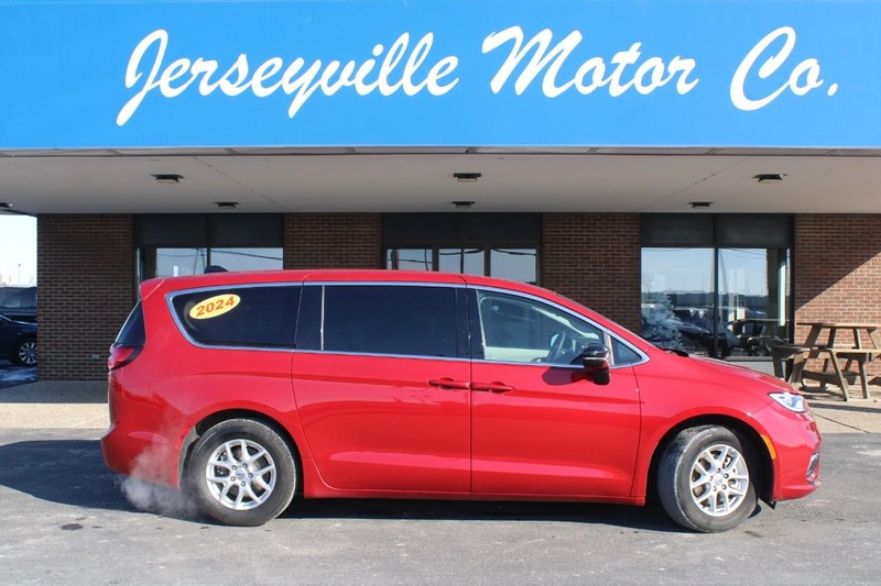 Chrysler Pacifica Vehicle Full-screen Gallery Image 01