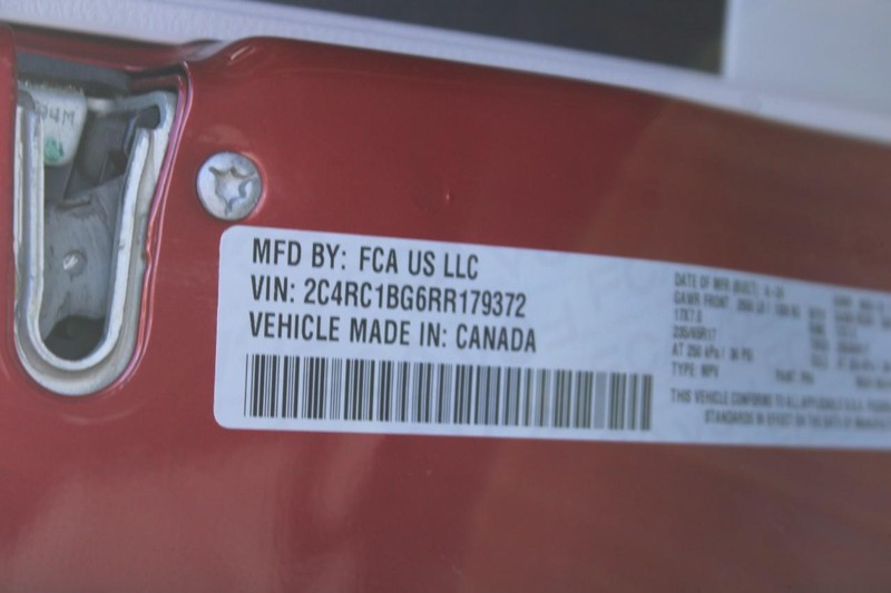 Chrysler Pacifica Vehicle Full-screen Gallery Image 16