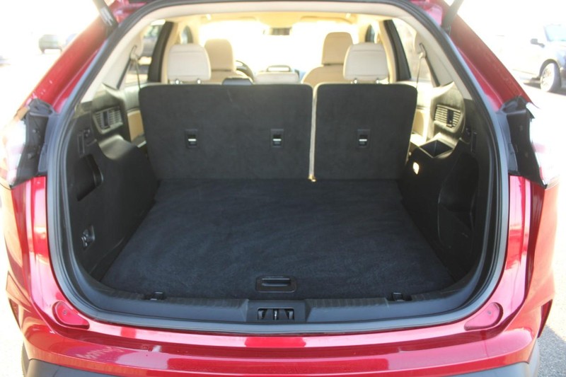 Ford Edge Vehicle Full-screen Gallery Image 06