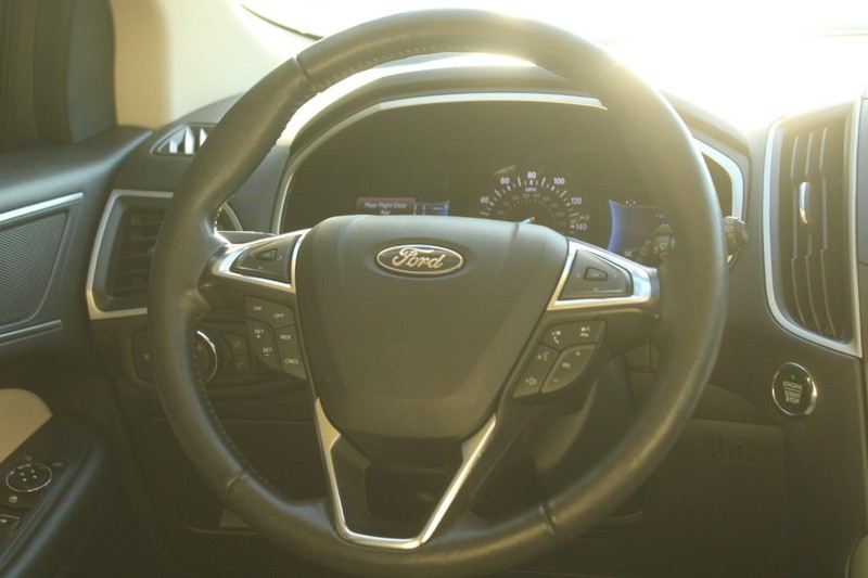 Ford Edge Vehicle Full-screen Gallery Image 11