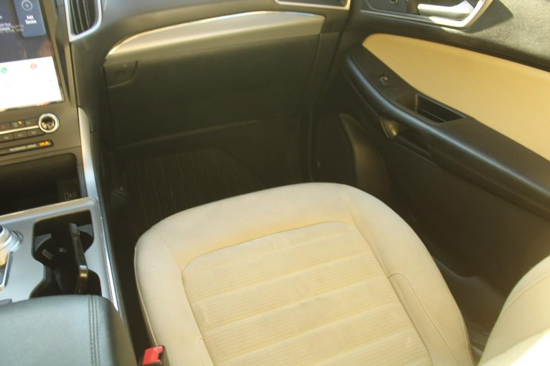 Ford Edge Vehicle Full-screen Gallery Image 13