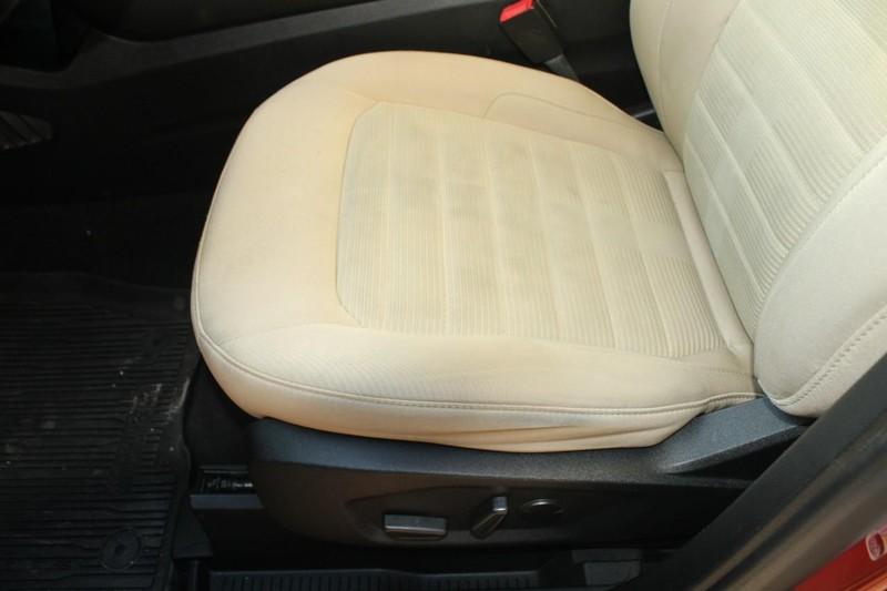 Ford Edge Vehicle Full-screen Gallery Image 15