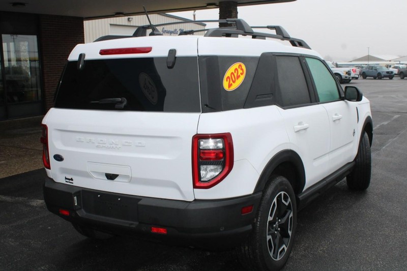 Ford Bronco Sport Vehicle Full-screen Gallery Image 03