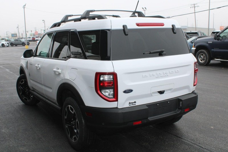 Ford Bronco Sport Vehicle Full-screen Gallery Image 05