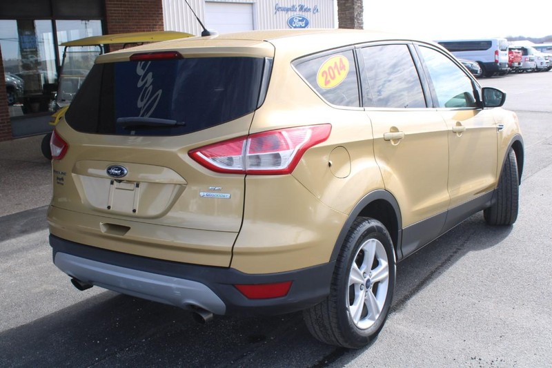Ford Escape Vehicle Full-screen Gallery Image 03