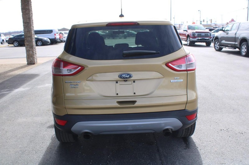 Ford Escape Vehicle Full-screen Gallery Image 04