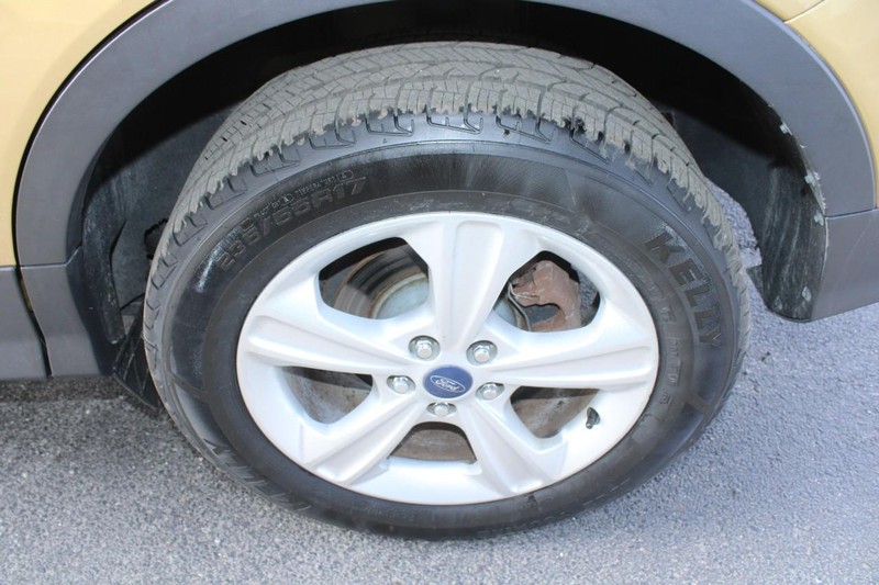 Ford Escape Vehicle Full-screen Gallery Image 07