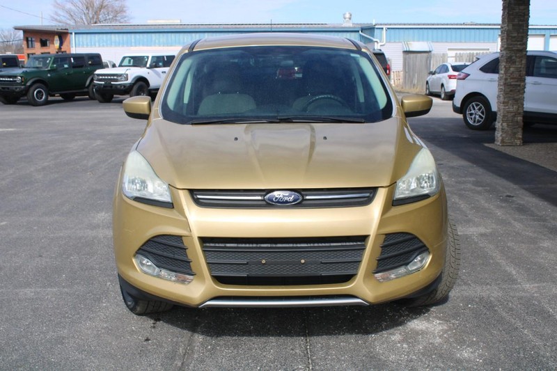 Ford Escape Vehicle Full-screen Gallery Image 08