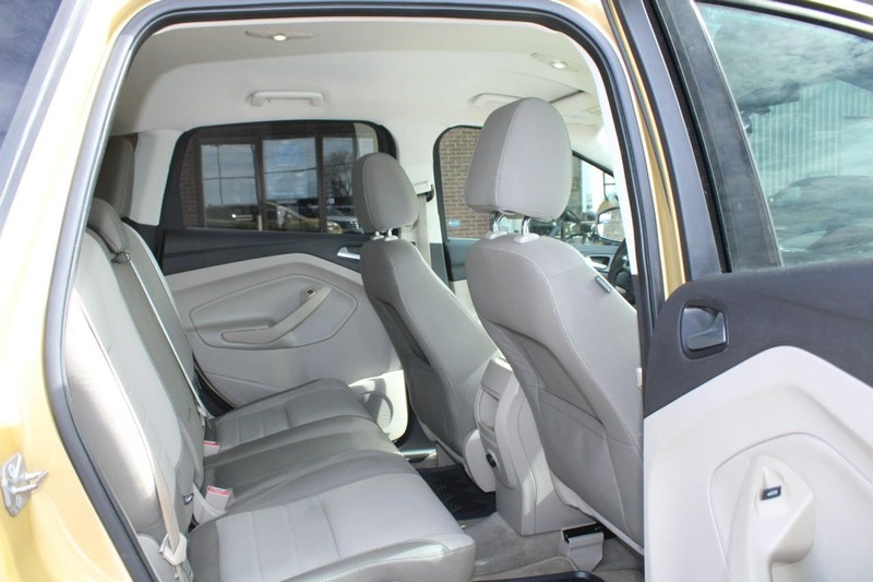 Ford Escape Vehicle Full-screen Gallery Image 09
