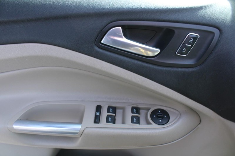 Ford Escape Vehicle Full-screen Gallery Image 14