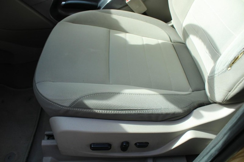 Ford Escape Vehicle Full-screen Gallery Image 15