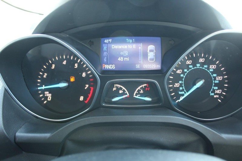 Ford Escape Vehicle Full-screen Gallery Image 17