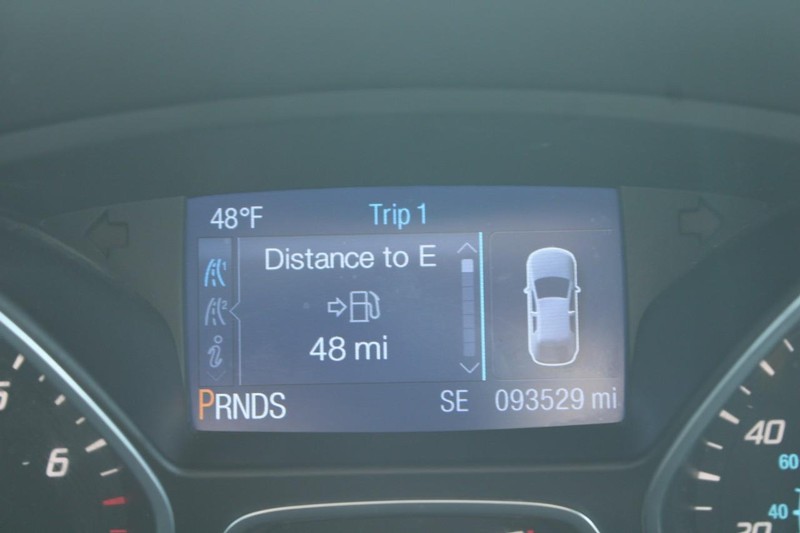 Ford Escape Vehicle Full-screen Gallery Image 18