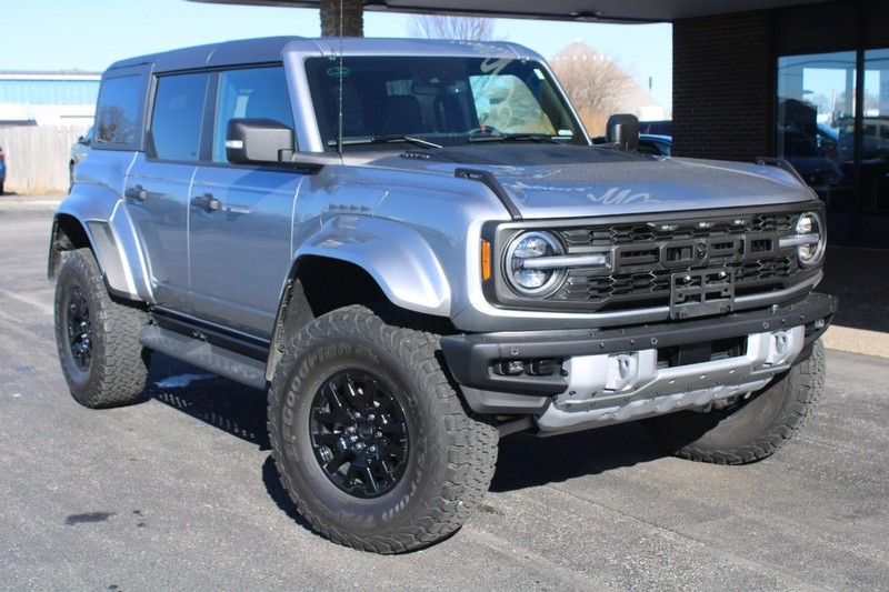 Ford Bronco Vehicle Full-screen Gallery Image 02