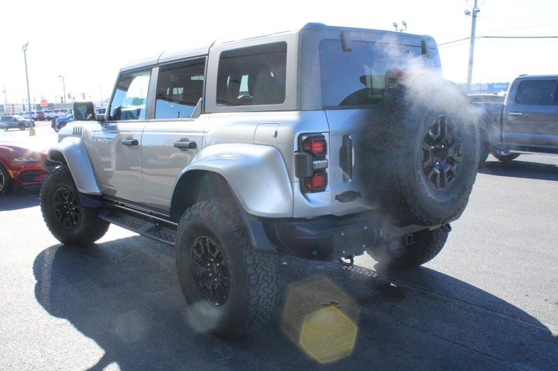 Ford Bronco Vehicle Full-screen Gallery Image 05