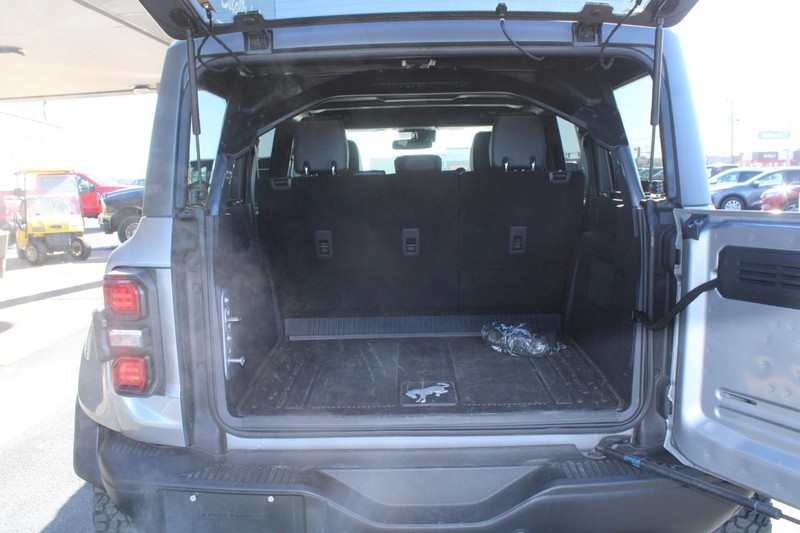 Ford Bronco Vehicle Full-screen Gallery Image 06