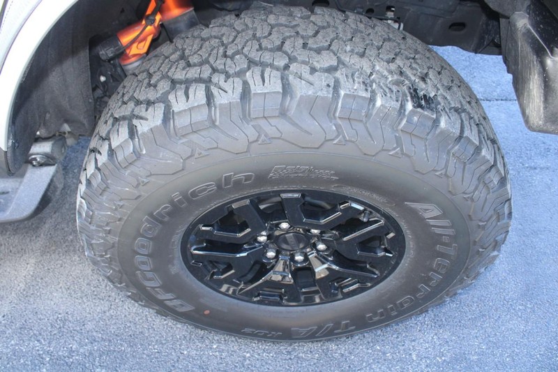 Ford Bronco Vehicle Full-screen Gallery Image 07