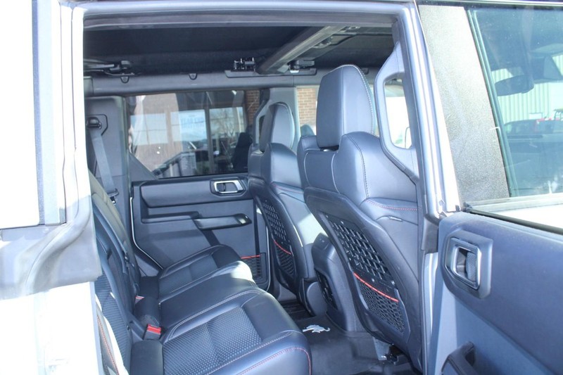 Ford Bronco Vehicle Full-screen Gallery Image 09