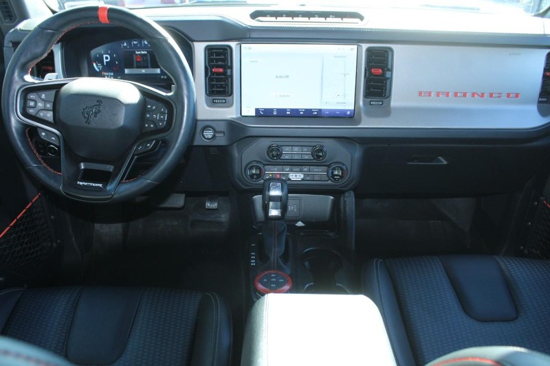 Ford Bronco Vehicle Full-screen Gallery Image 10