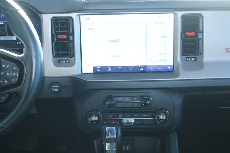 Ford Bronco Vehicle Full-screen Gallery Image 12