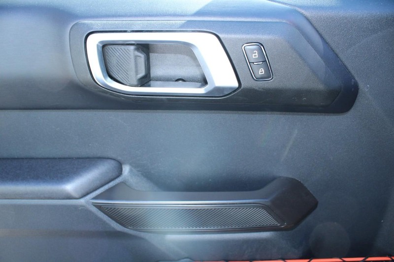 Ford Bronco Vehicle Full-screen Gallery Image 14