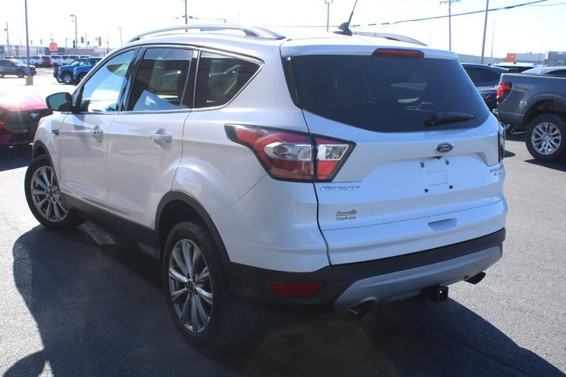 Ford Escape Vehicle Full-screen Gallery Image 05