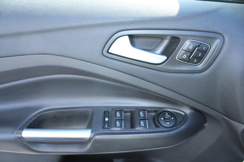 Ford Escape Vehicle Full-screen Gallery Image 14