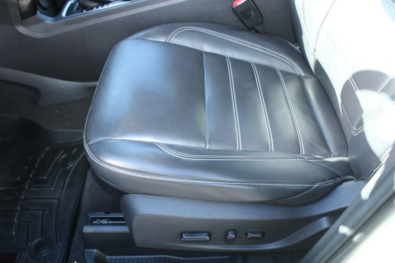 Ford Escape Vehicle Full-screen Gallery Image 15