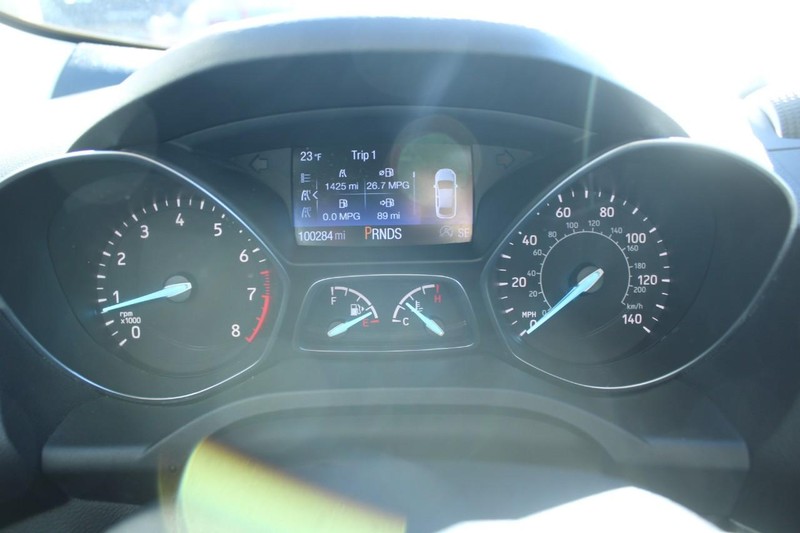 Ford Escape Vehicle Full-screen Gallery Image 17