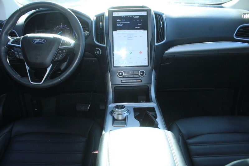 Ford Edge Vehicle Full-screen Gallery Image 10