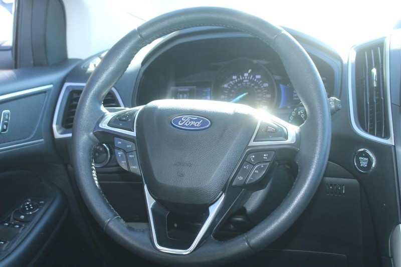 Ford Edge Vehicle Full-screen Gallery Image 11